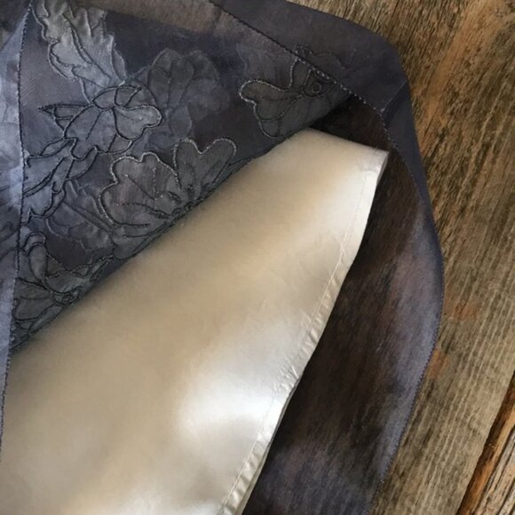 Saja Two-Piece Silk Floral Top/Skirt Set Medium - Picture 13 of 14